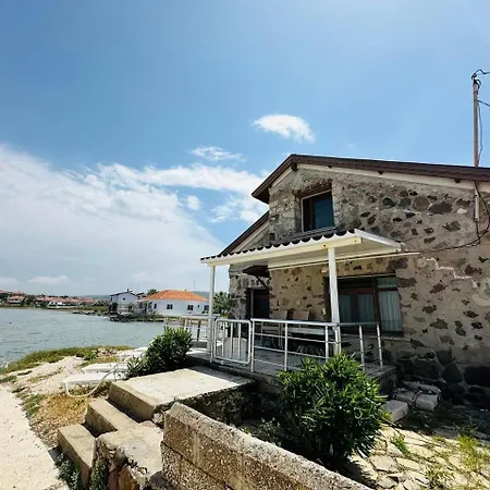 Denize Sifir-otantik Tas Ev Cesme